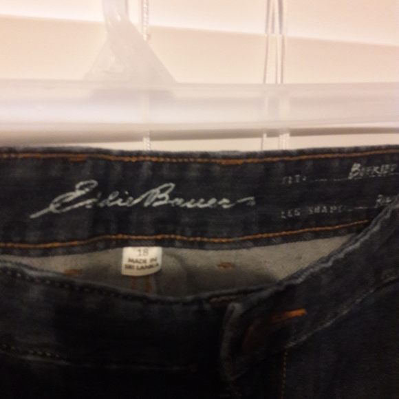 EDDIE BAUER Boyfriend Relaxed Jean Shorts - Picture 2 of 4